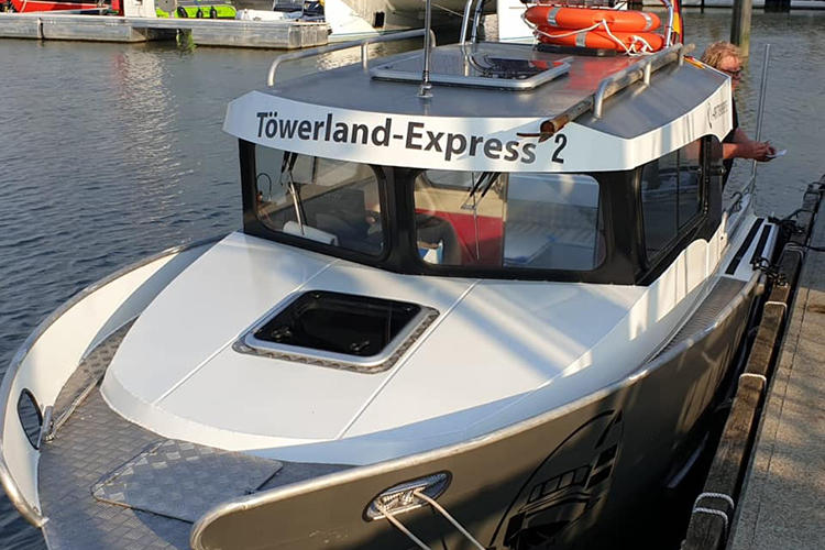 „Töwerland-Express“ darf auch im Bootshafen vom SKJ liegen
